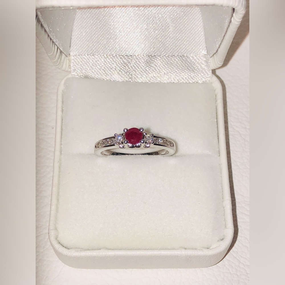 New Ruby, Diamond and White Gold Ring w Appriasal - Picture 9 of 11